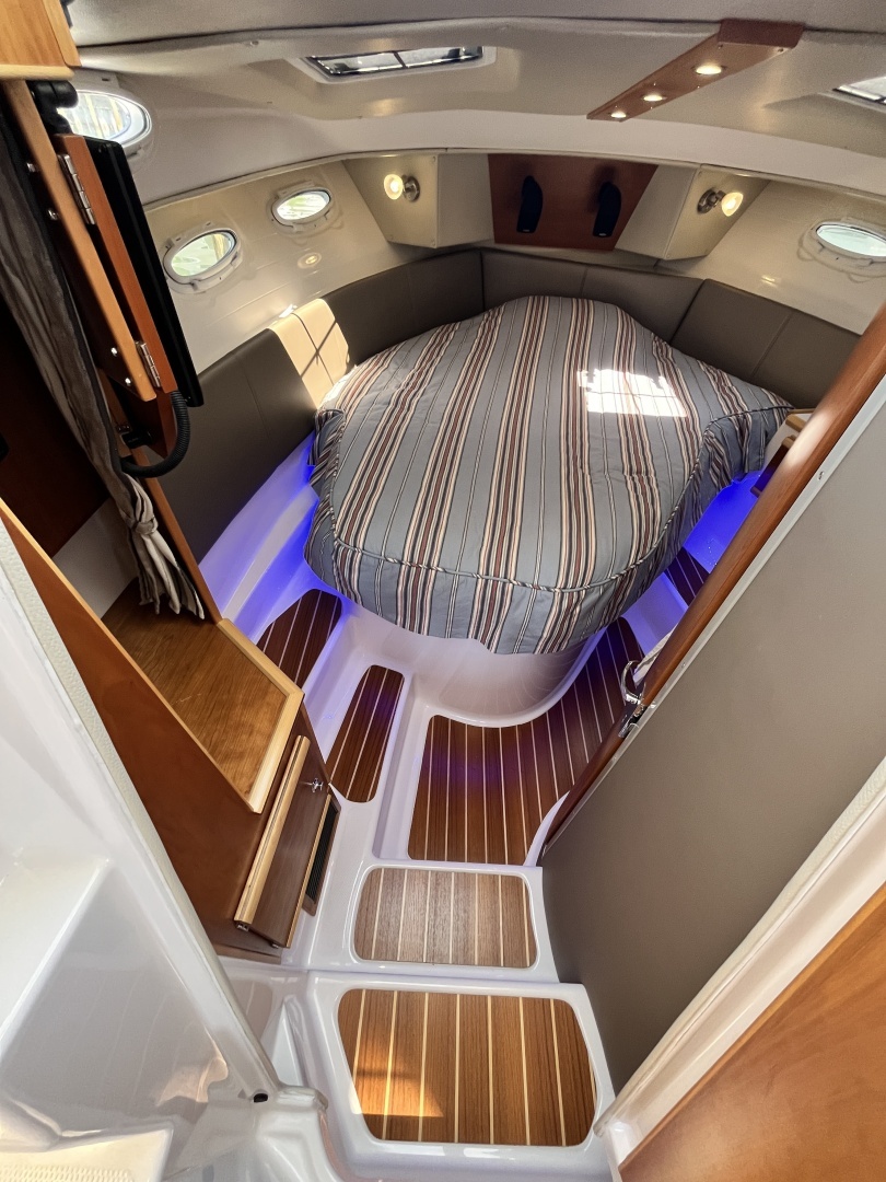 Cutwater 32 Coupe Yacht For Sale