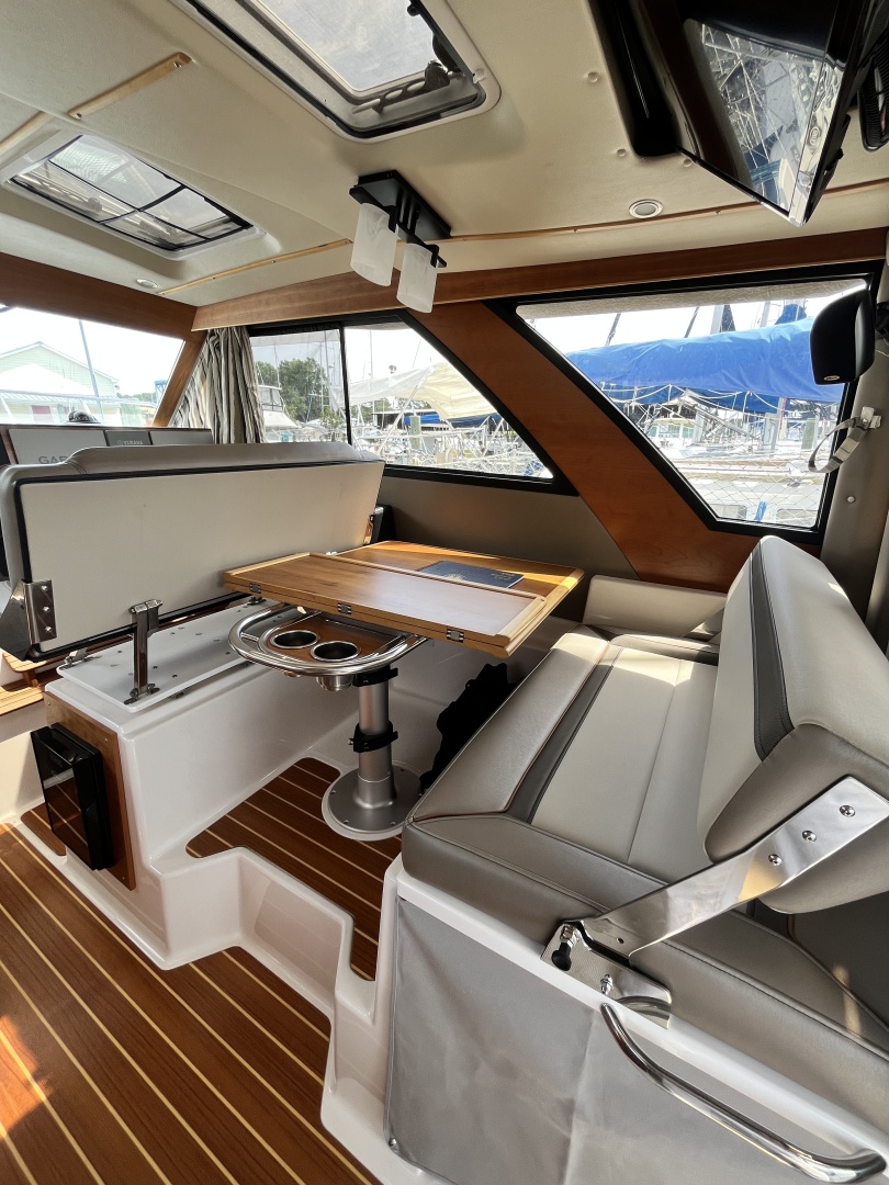32ft Cutwater Yacht For Sale