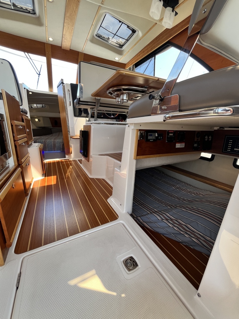 Cutwater 32 Coupe Yacht For Sale
