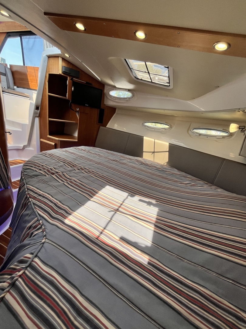 Cutwater 32 Coupe Yacht For Sale