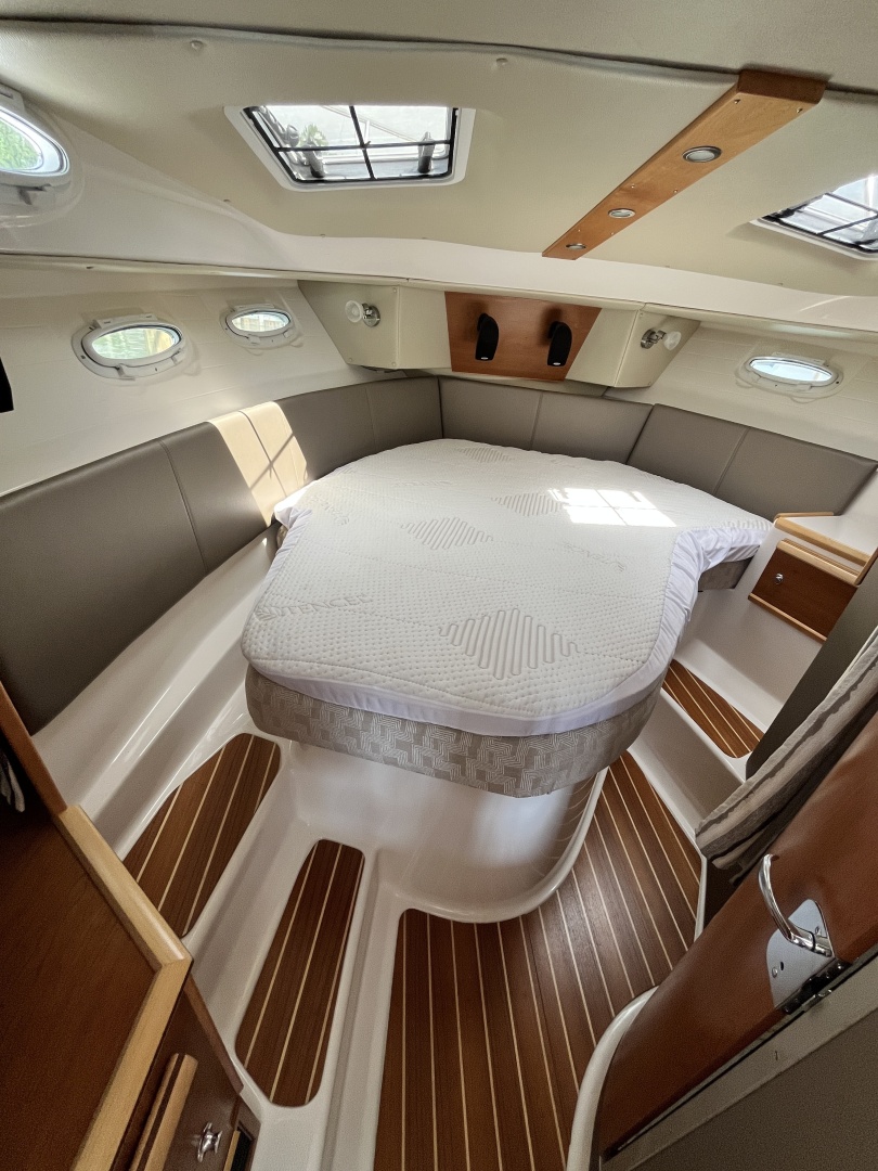 32ft Cutwater Yacht For Sale