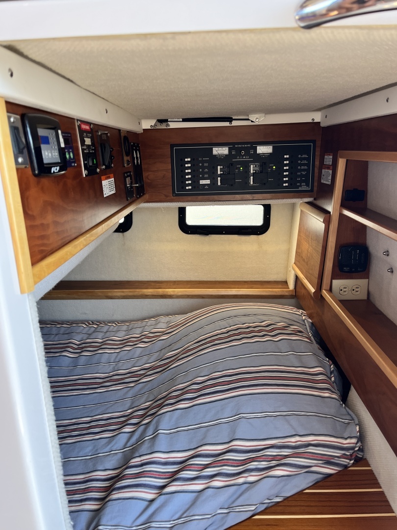 Cutwater 32 Coupe Yacht For Sale