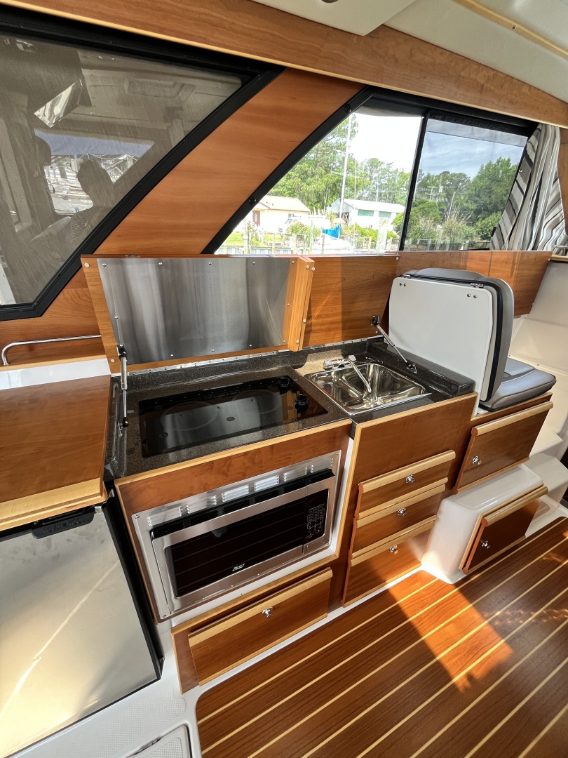 32ft Cutwater Yacht For Sale
