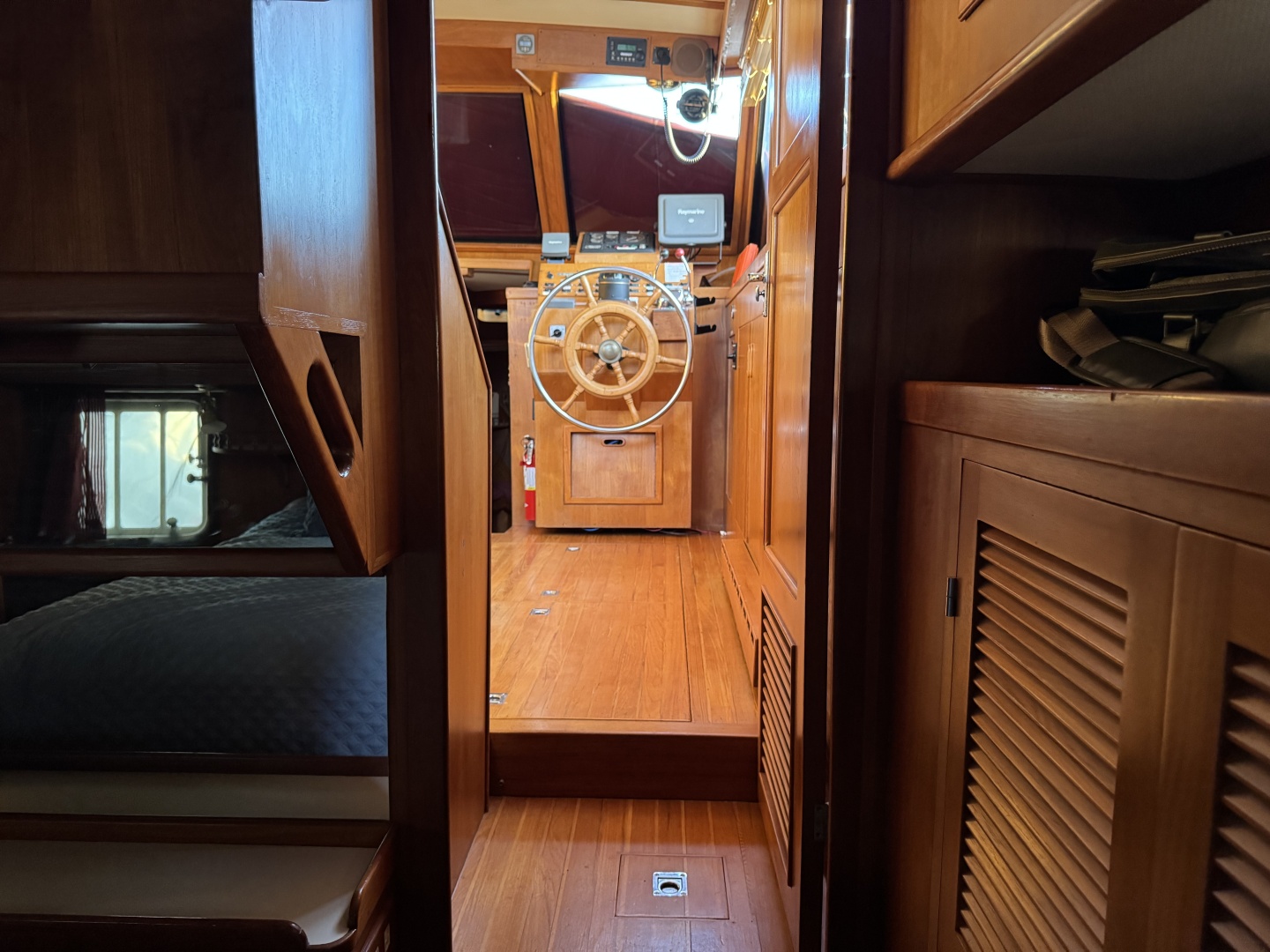 1987 President 37 Sundeck