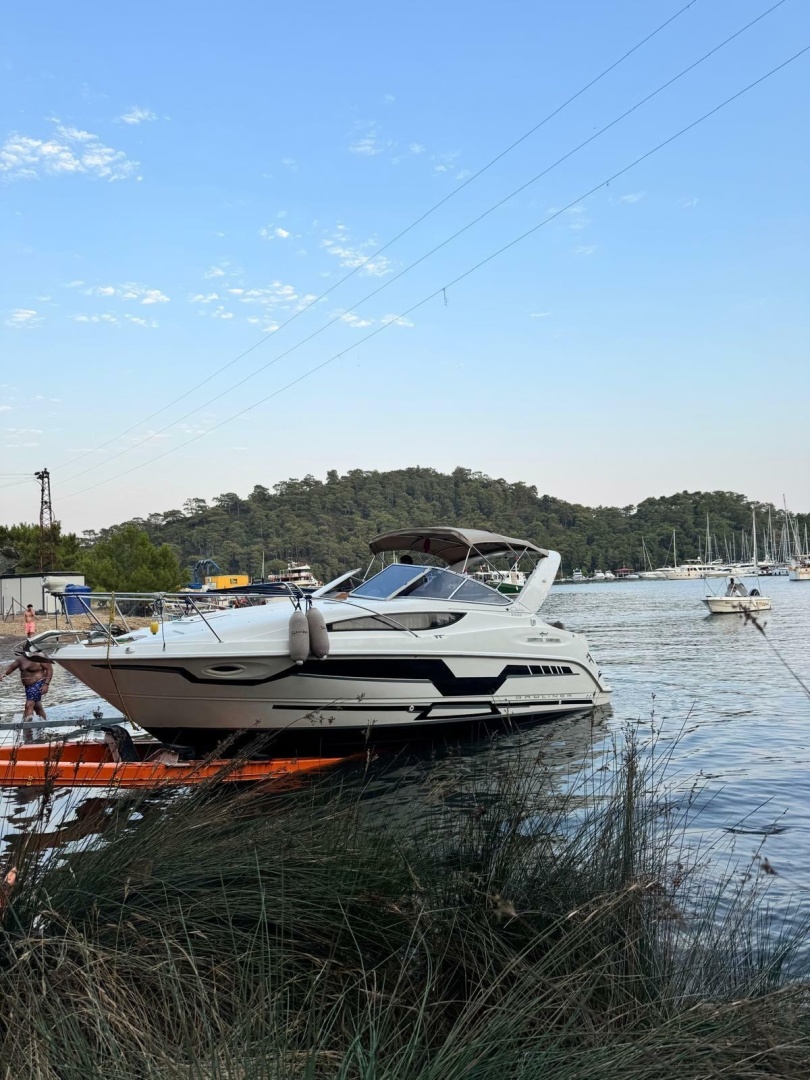 29ft Bayliner Yacht For Sale