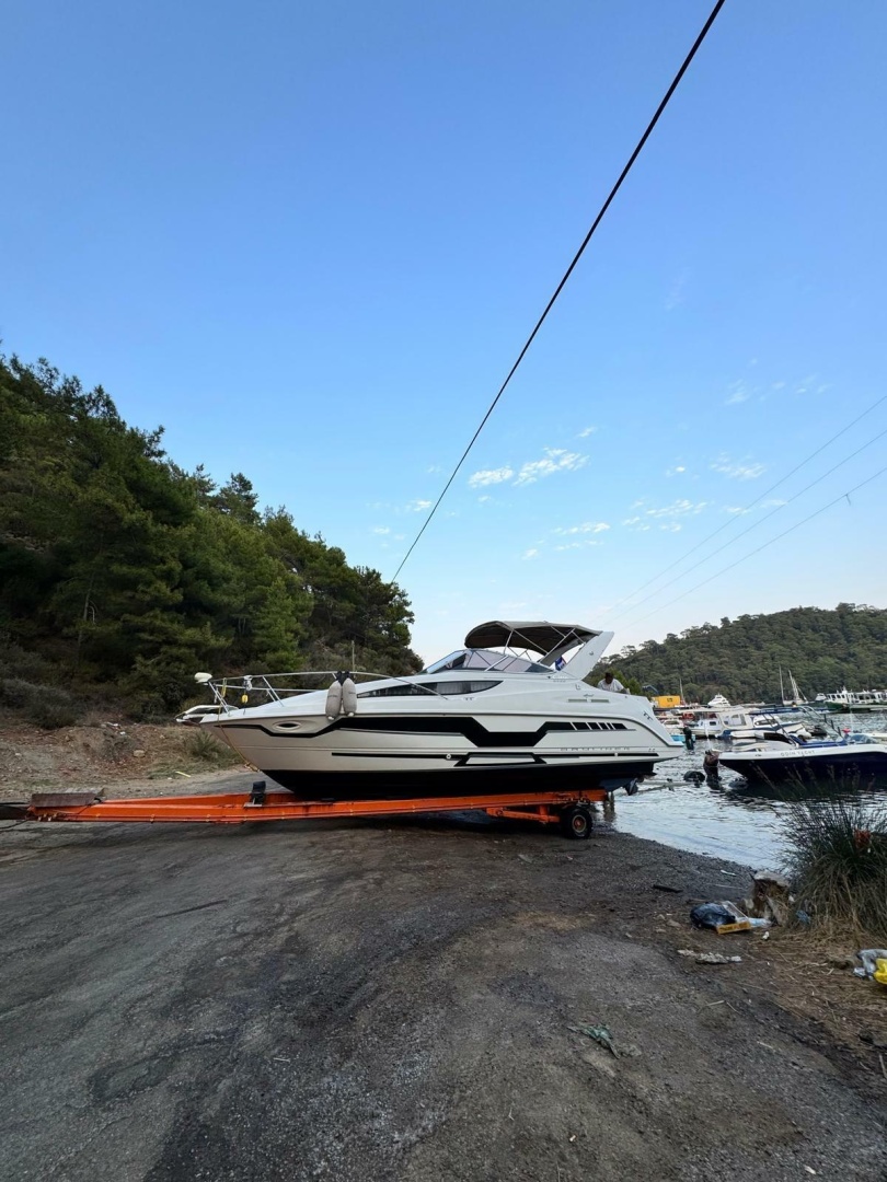 29ft Bayliner Yacht For Sale