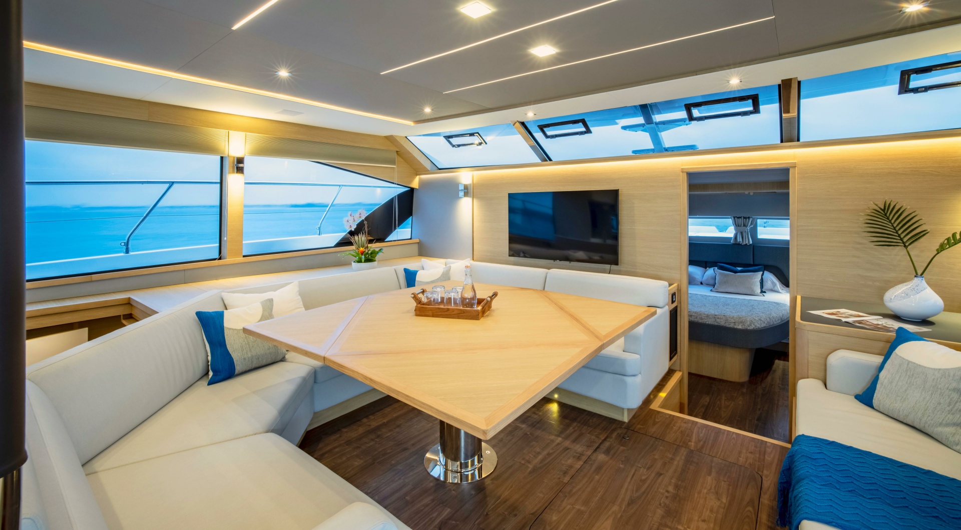 2025 Aquila 54 Yacht