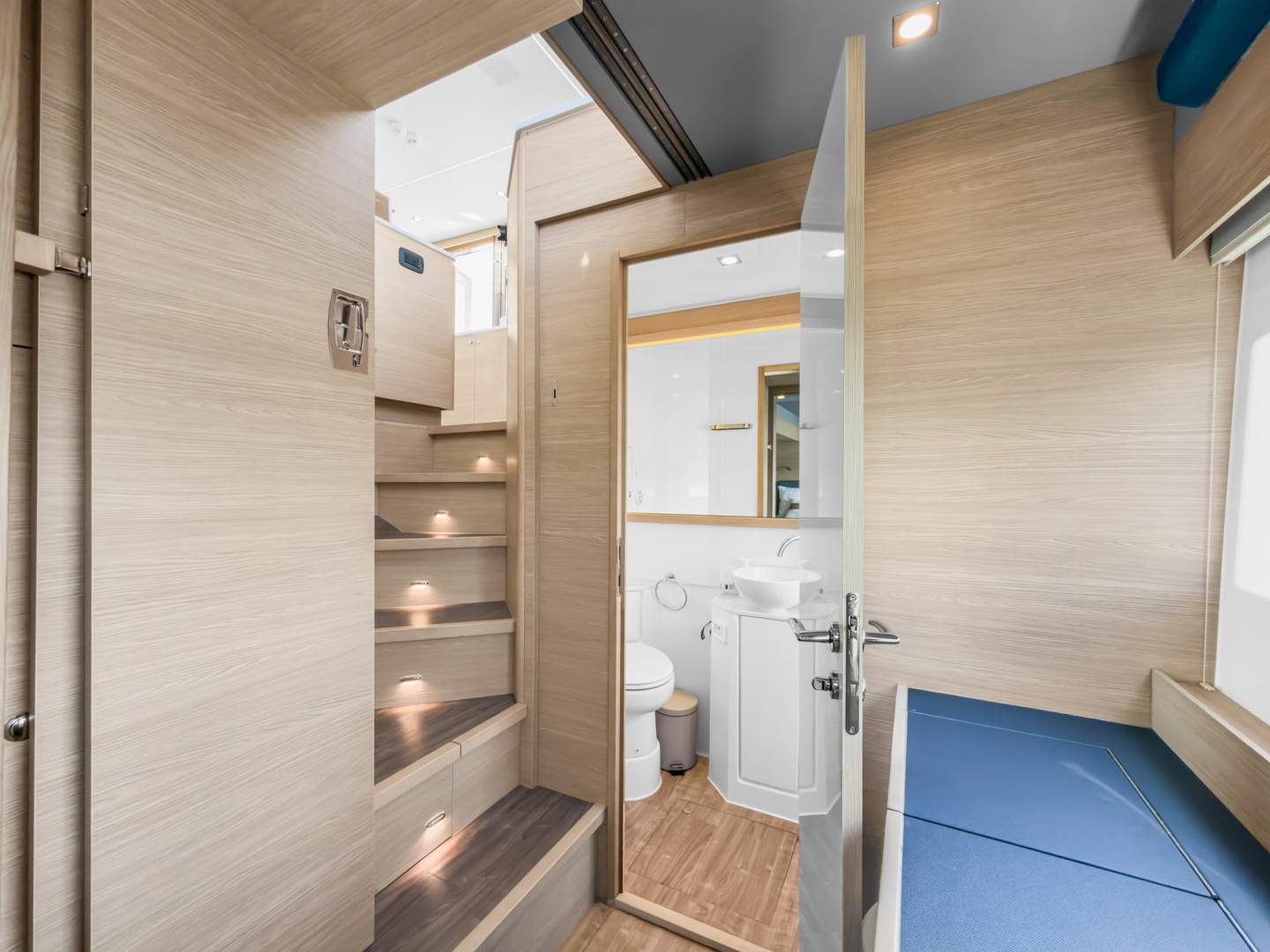 Aquila 54 Yacht Yacht For Sale