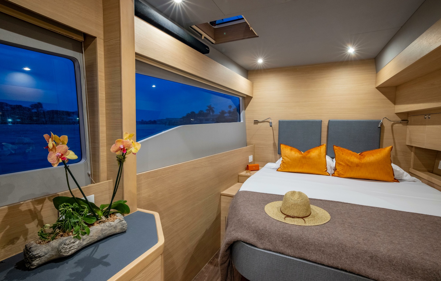 2025 Aquila 54 Yacht