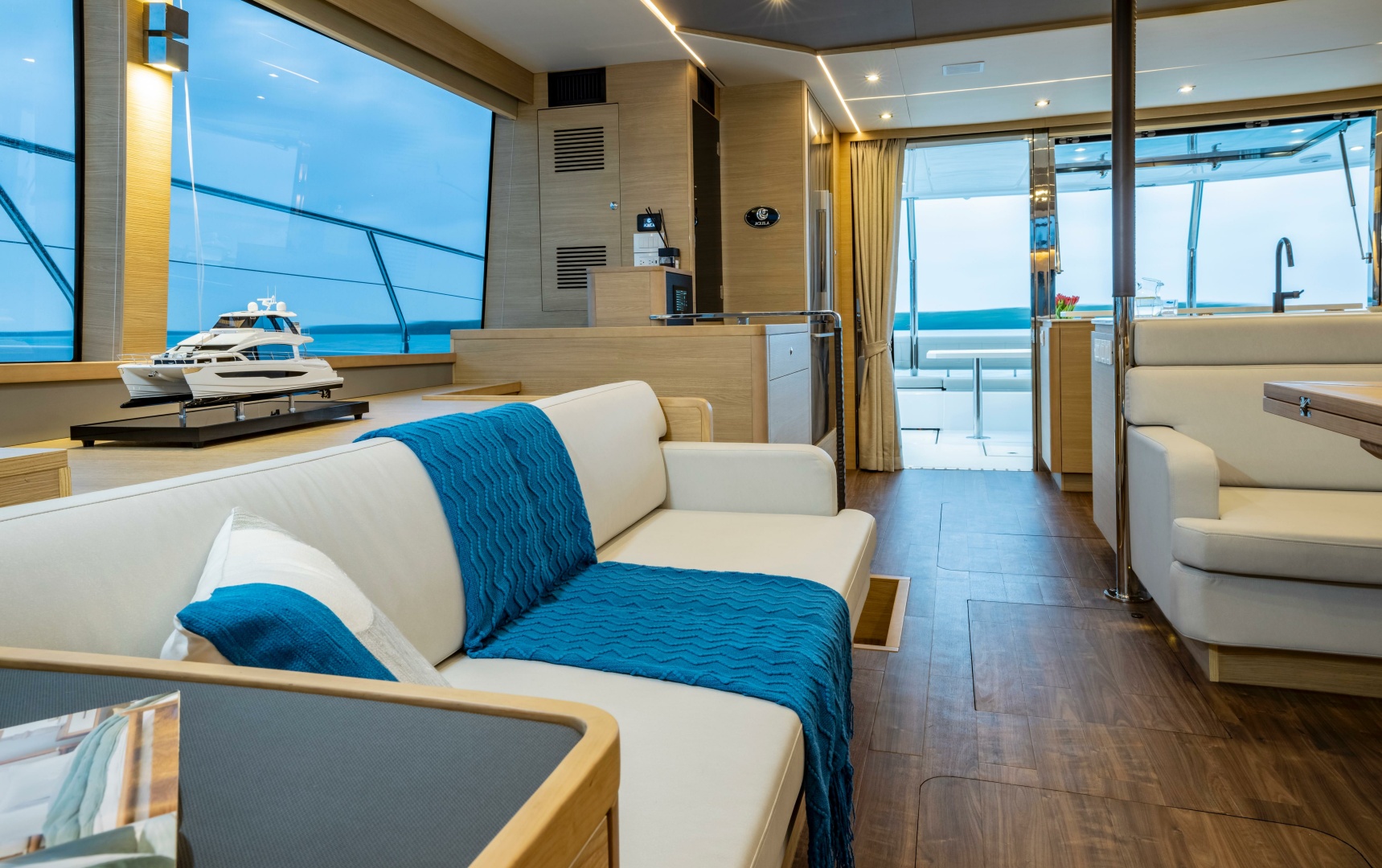 2025 Aquila 54 Yacht