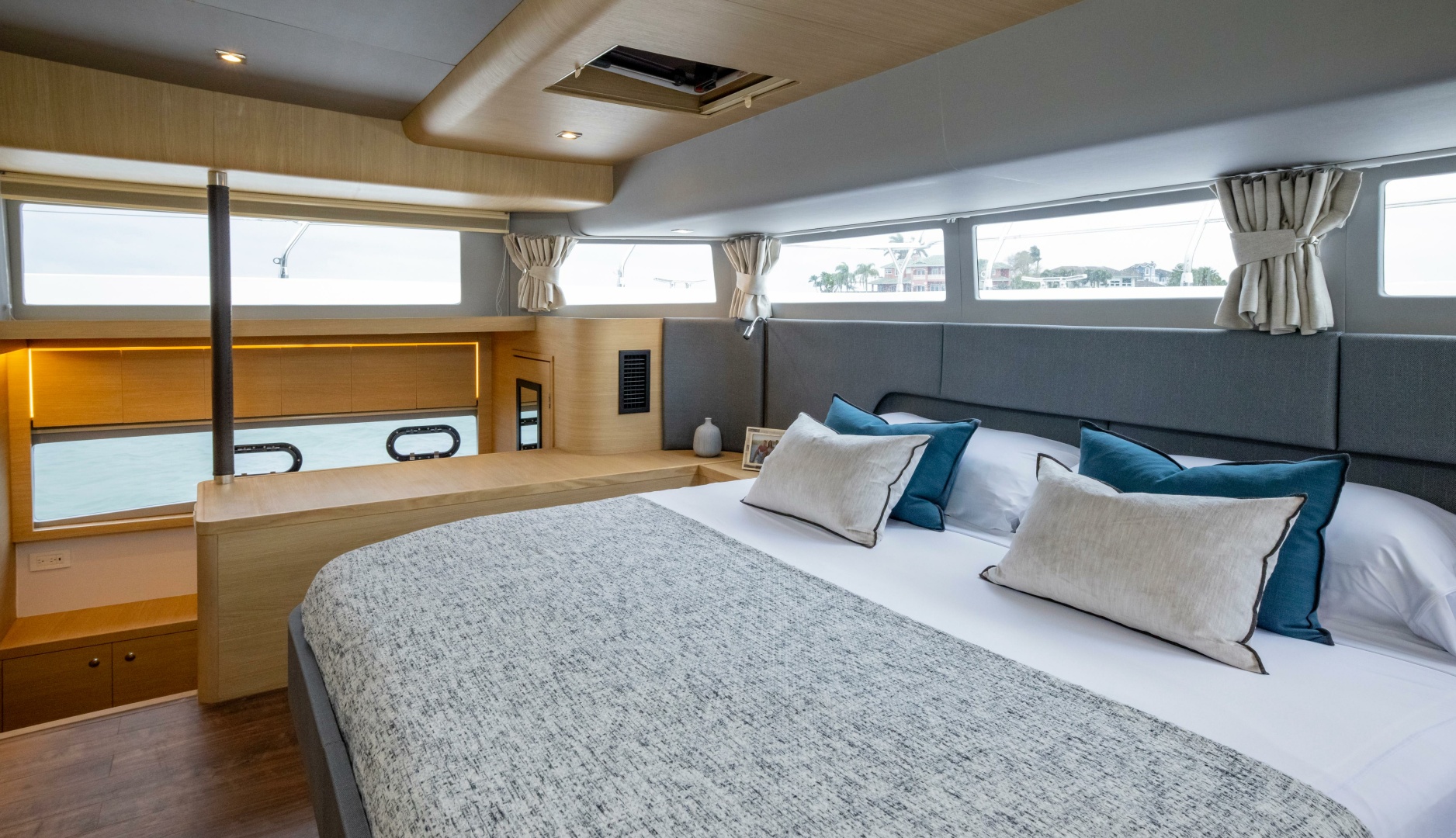 54ft Aquila Yacht For Sale