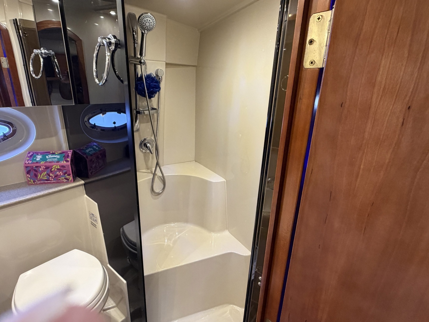 2007 Cruisers Yachts 370 Express
