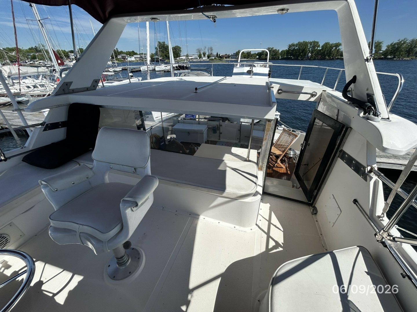 44' High Tech flybridge aft