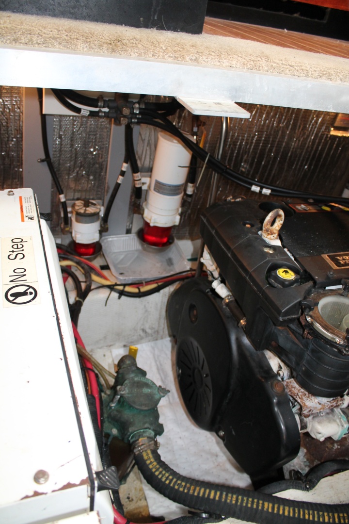 2007 Cruisers Yachts 