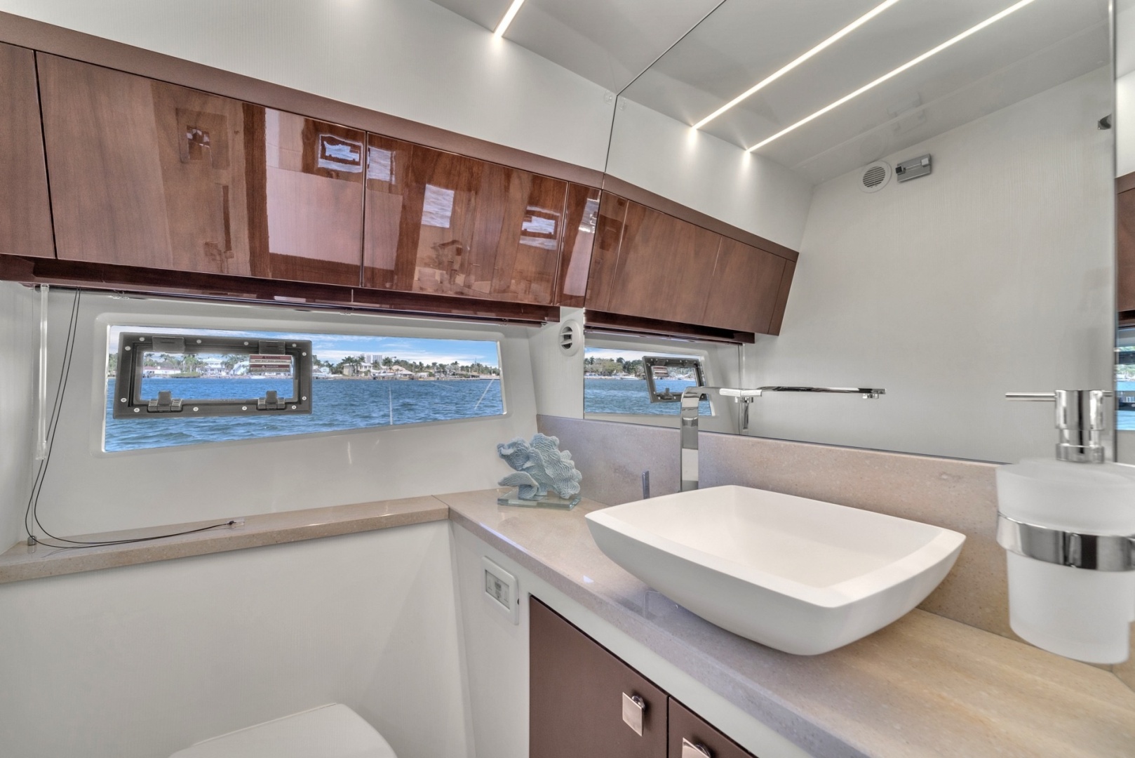 Galeon 425 HTS - Photo 35
