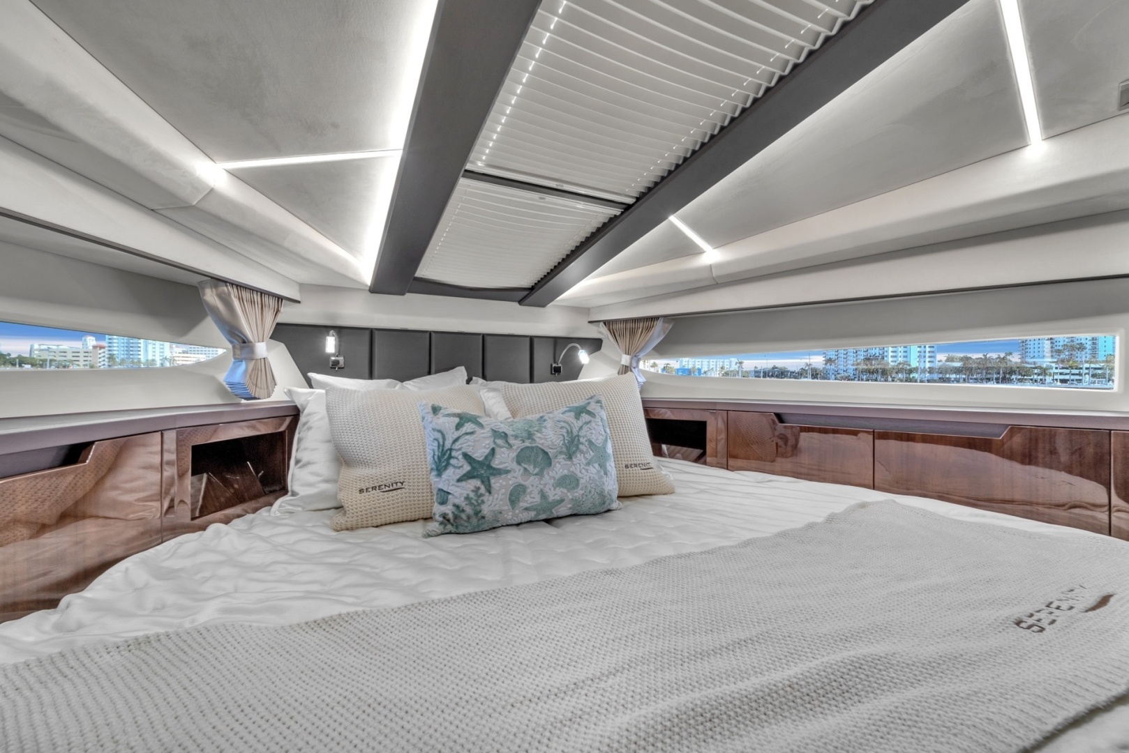 Galeon 425 HTS Yacht For Sale