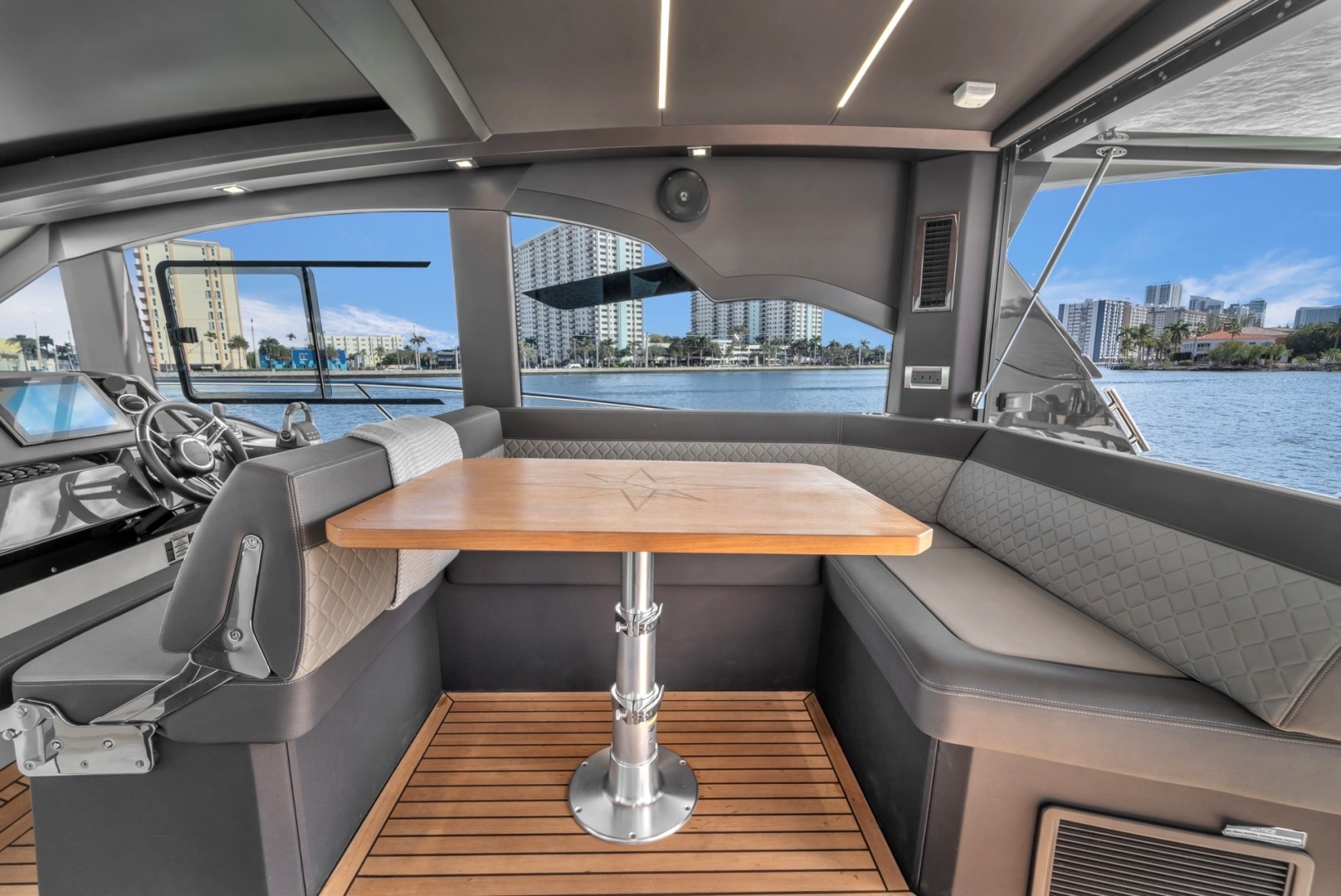 Galeon 425 HTS - Photo 18