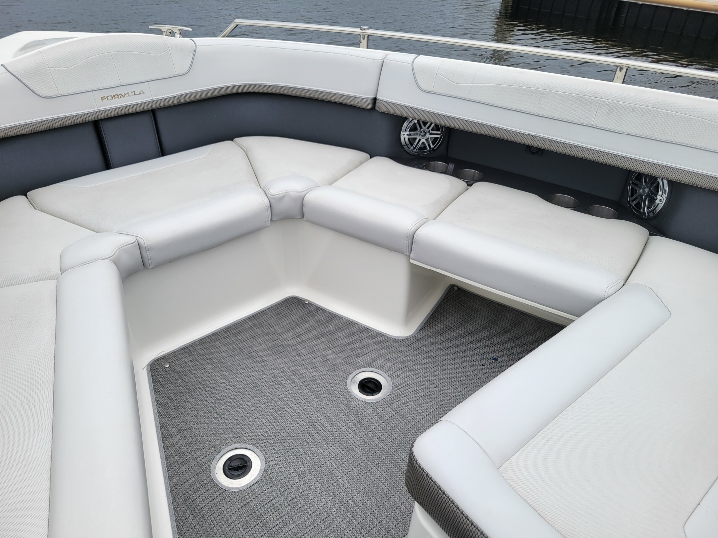 Formula 350 Crossover Bowrider Yacht For Sale