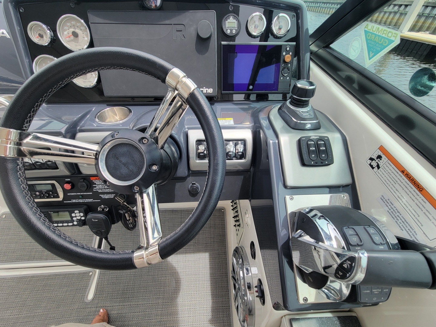 Formula 350 Crossover Bowrider Yacht For Sale