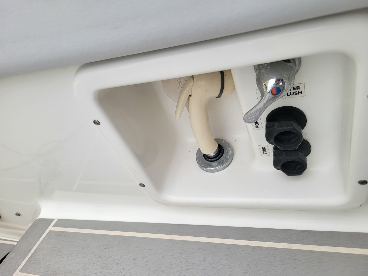 Formula 350 Crossover Bowrider Yacht For Sale
