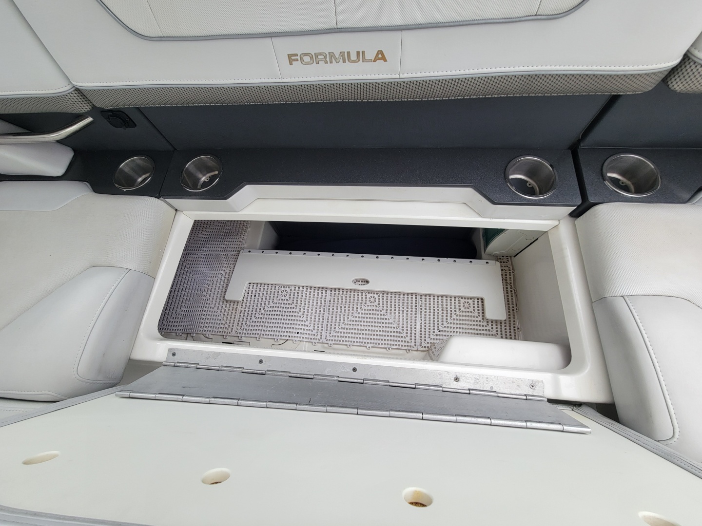 Formula 350 Crossover Bowrider Yacht For Sale