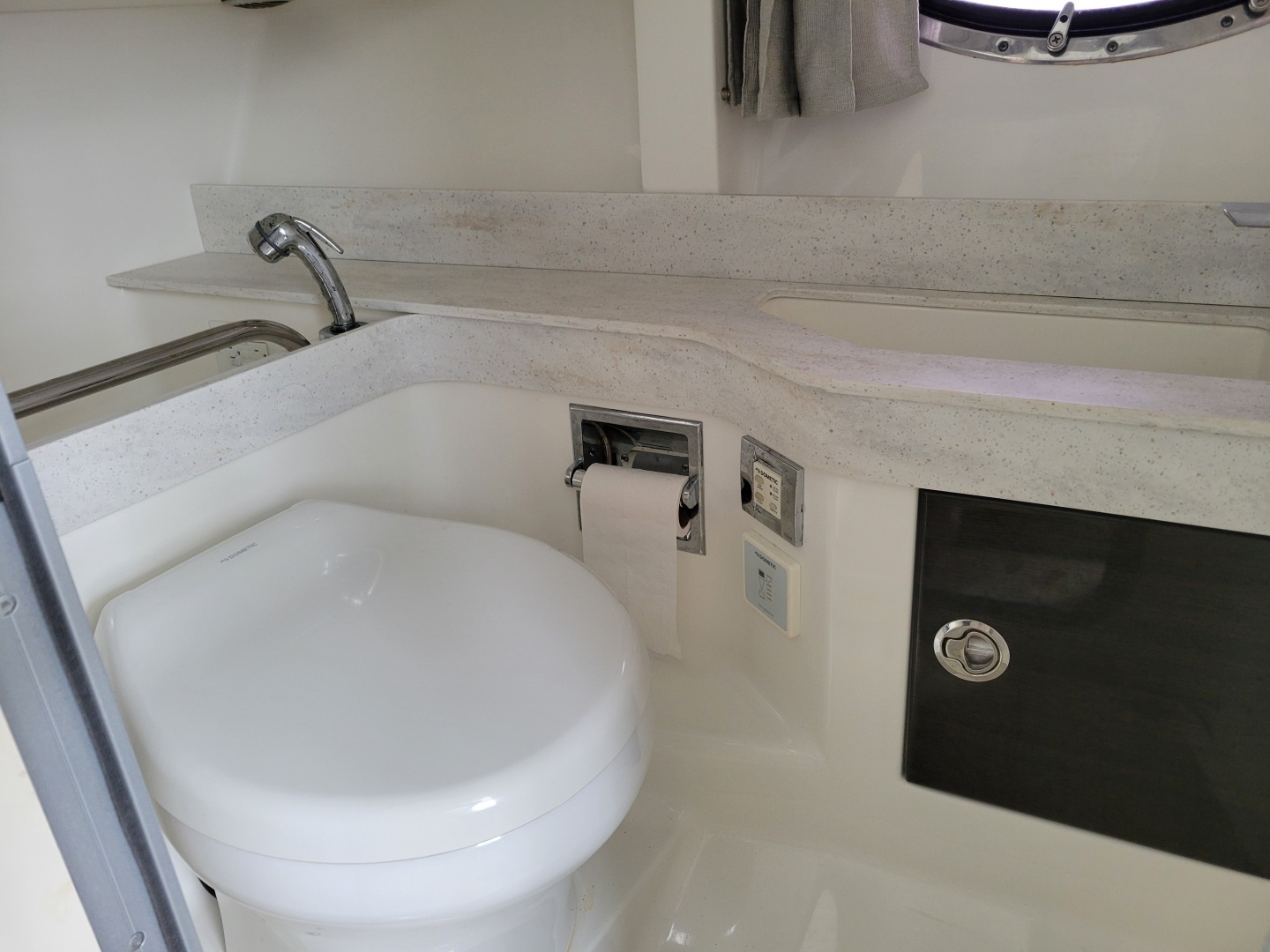 Formula 350 Crossover Bowrider Yacht For Sale