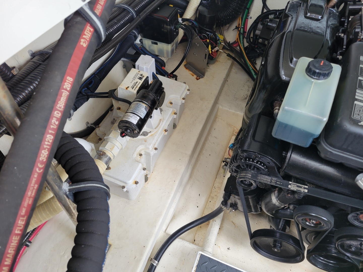Formula 350 Crossover Bowrider Yacht For Sale