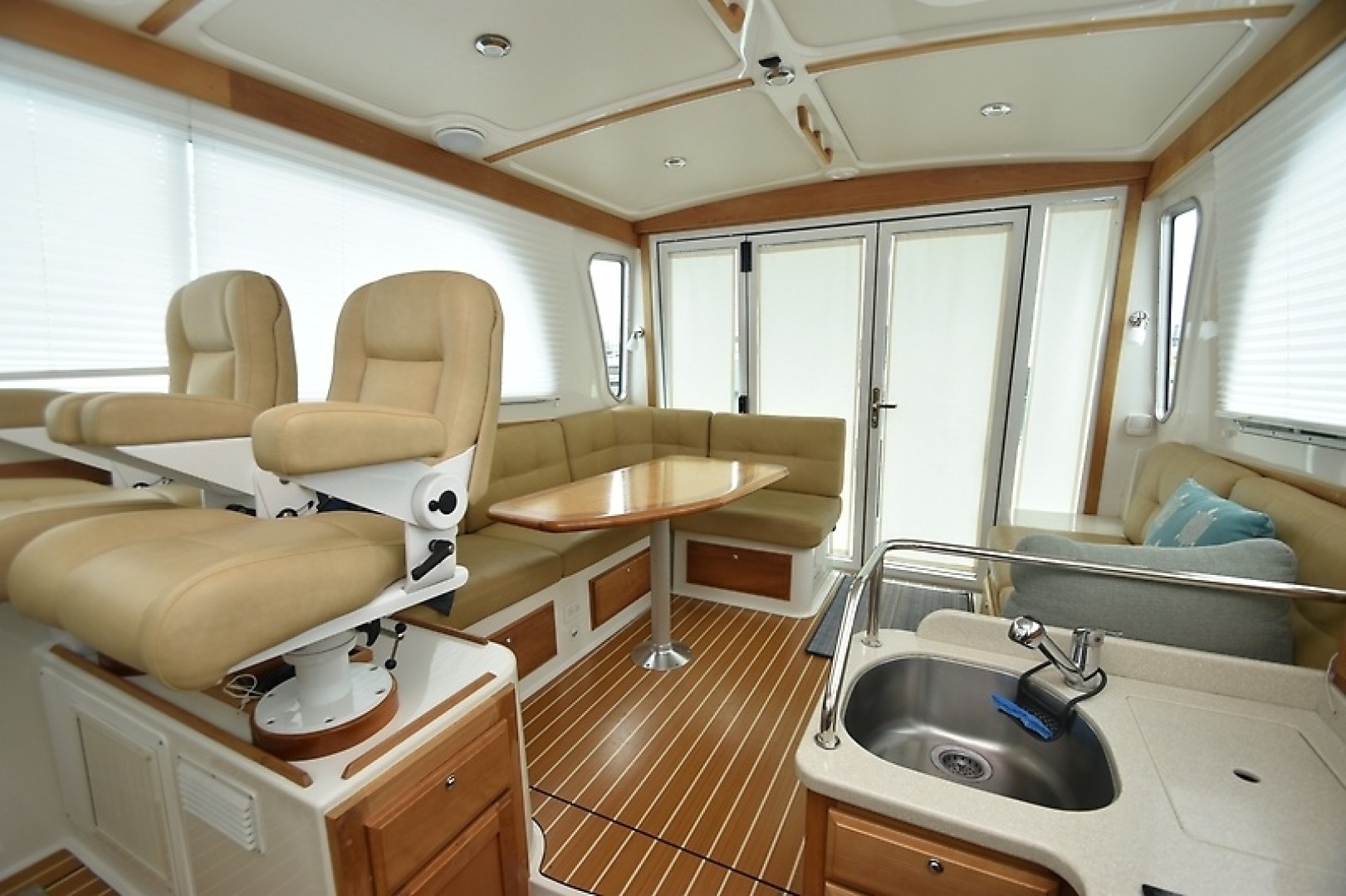 ORIENTE 37ft Back Cove Yacht For Sale ORIENTE 37ft Back Cove Yacht For Sale