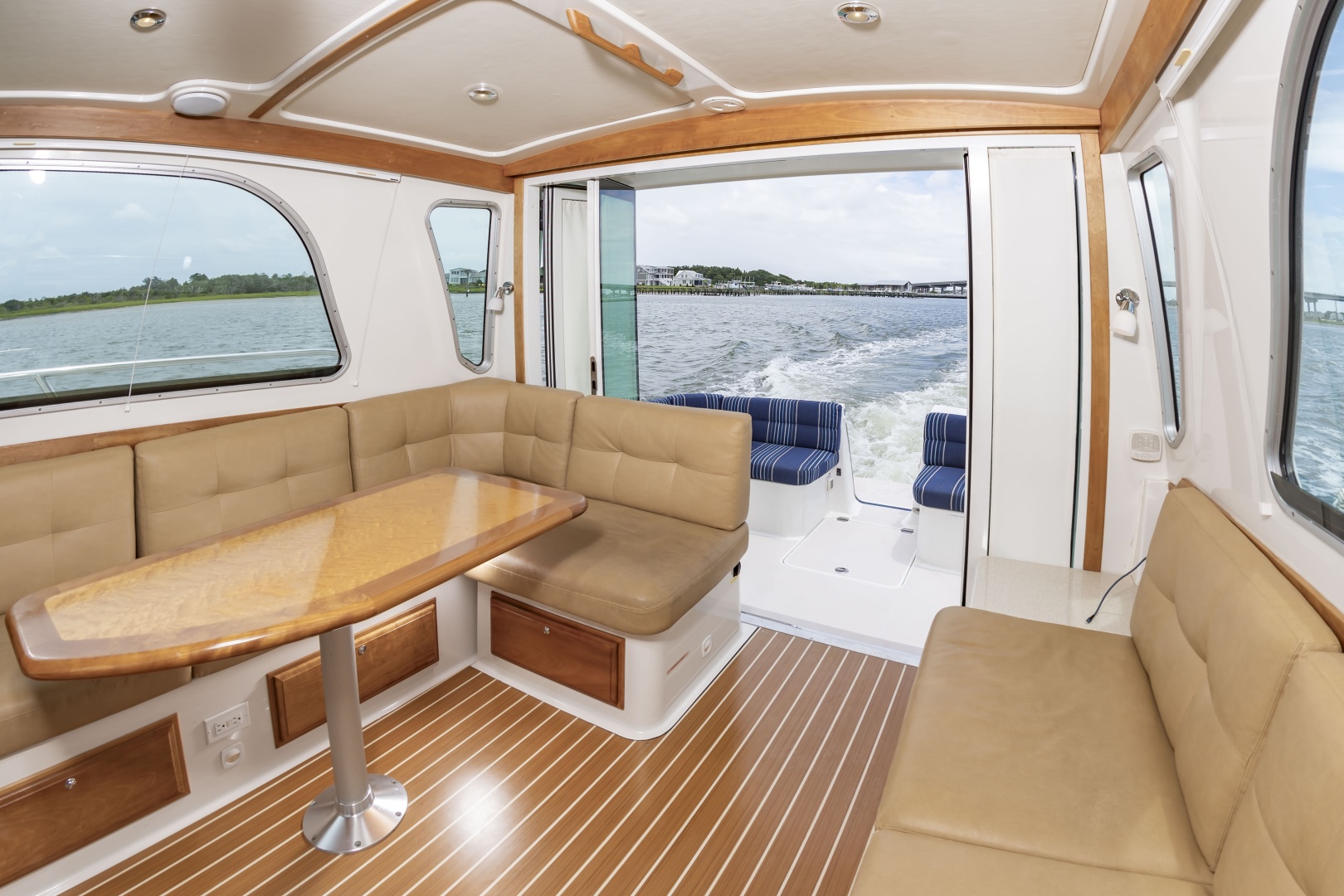 ORIENTE 37ft Back Cove Yacht For Sale
