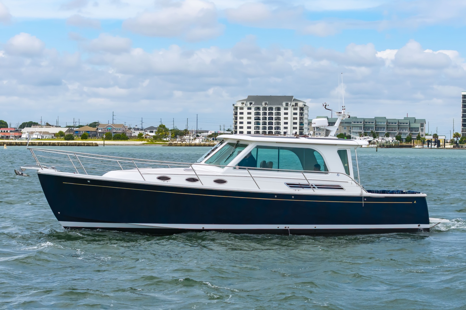 ORIENTE 37ft Back Cove Yacht For Sale