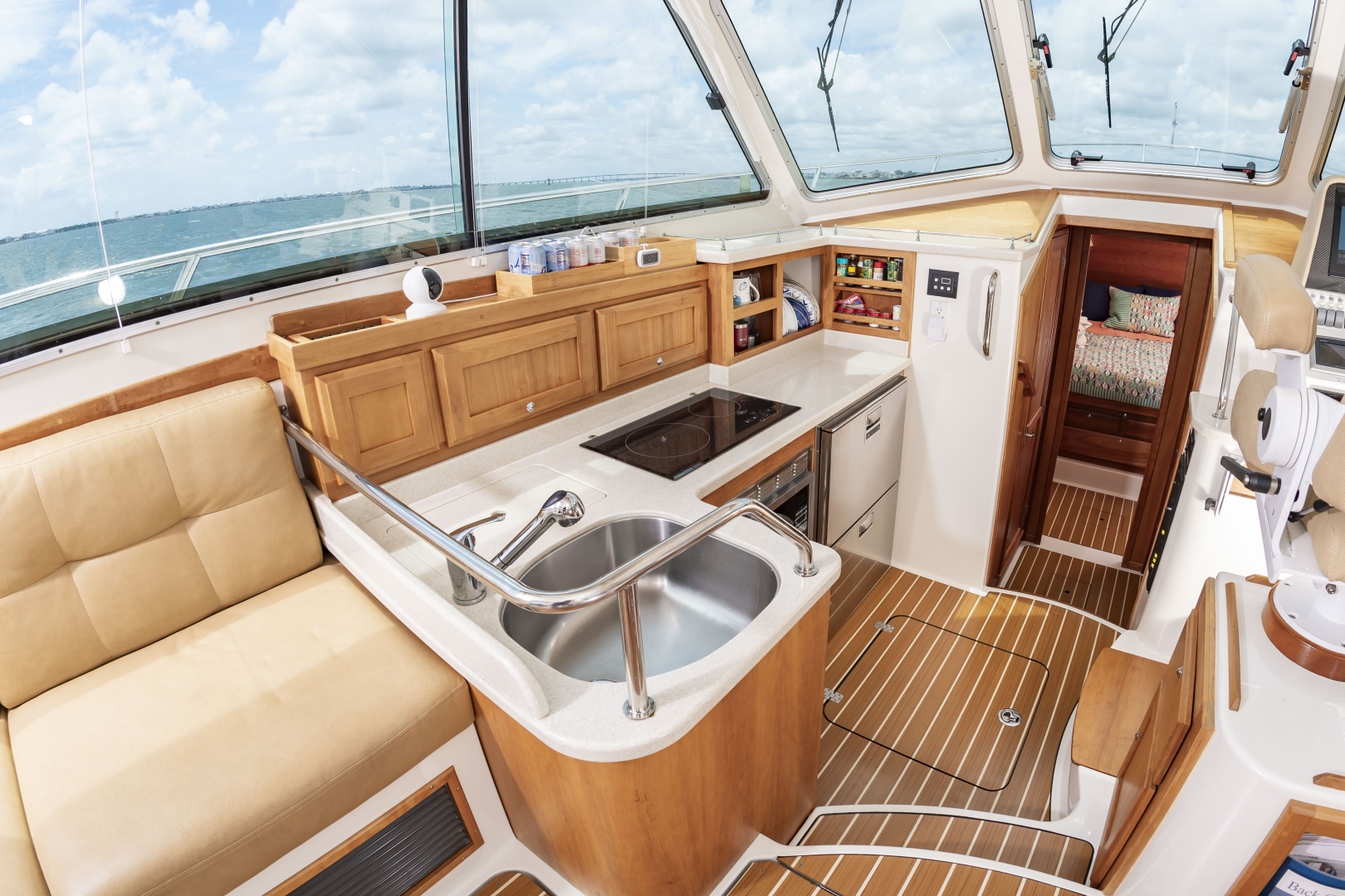 ORIENTE 37ft Back Cove Yacht For Sale