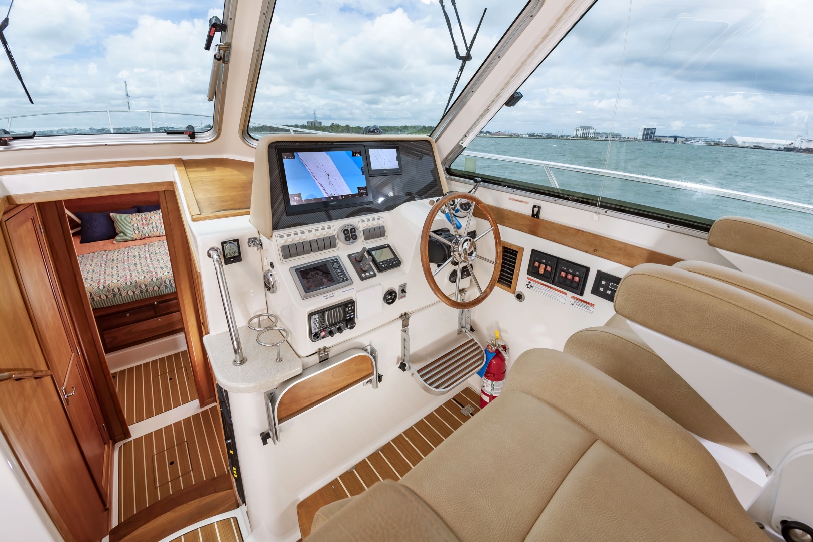 ORIENTE 37ft Back Cove Yacht For Sale