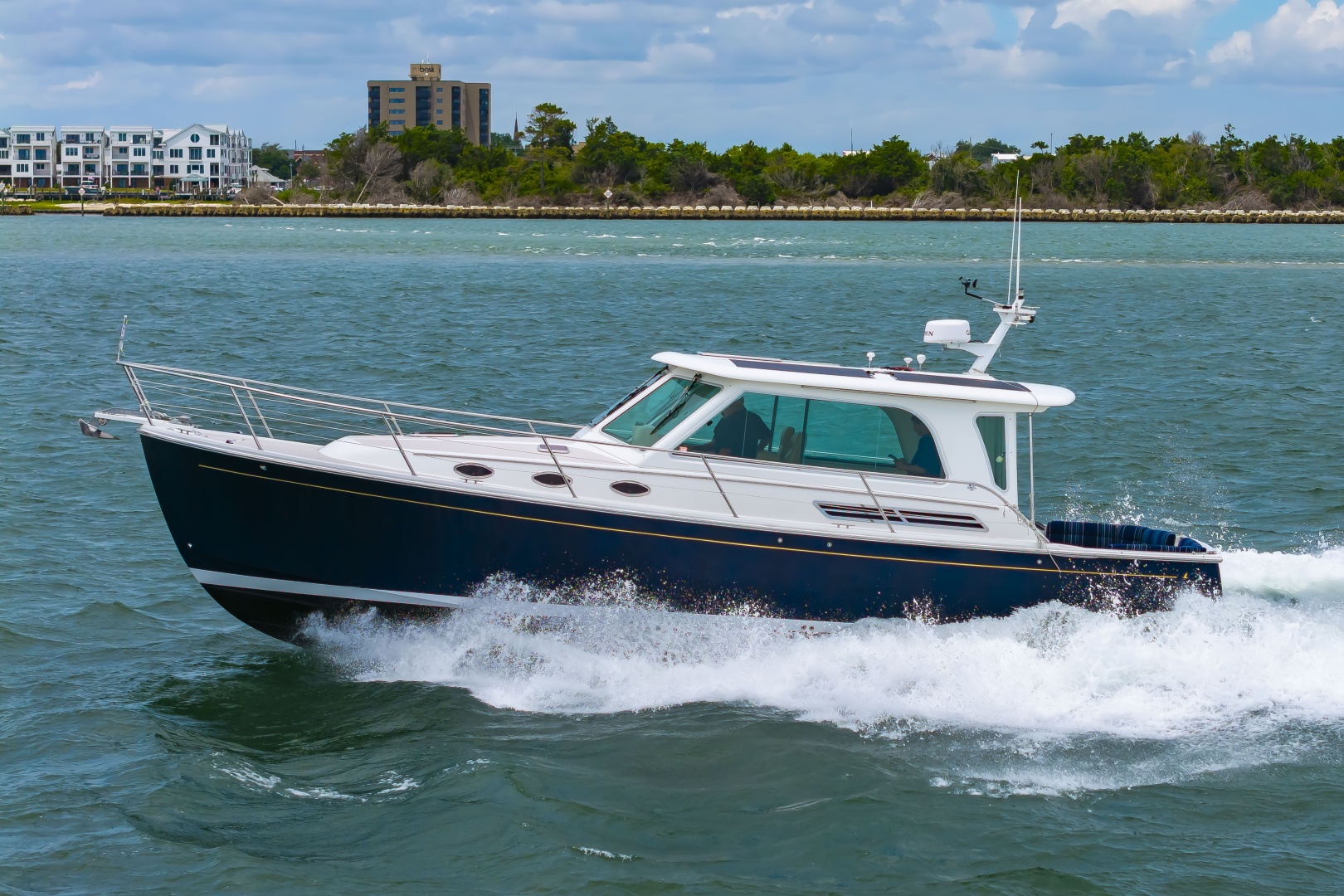 ORIENTE 37ft Back Cove Yacht For Sale