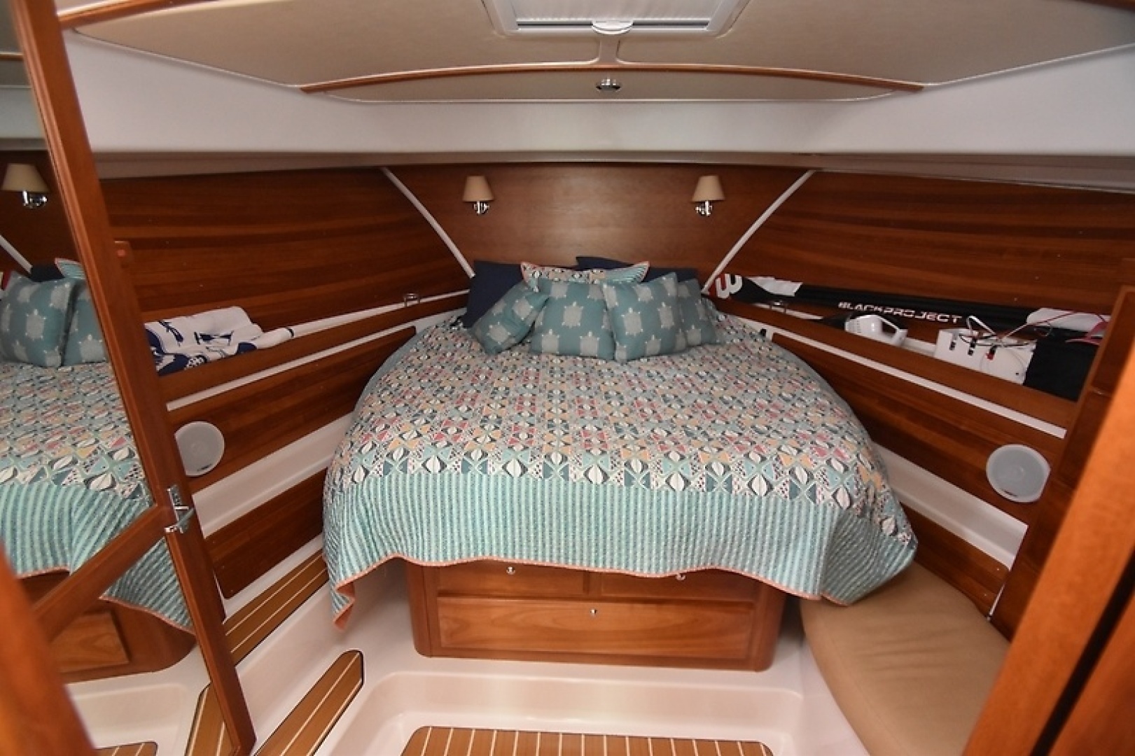 ORIENTE 37ft Back Cove Yacht For Sale ORIENTE 37ft Back Cove Yacht For Sale