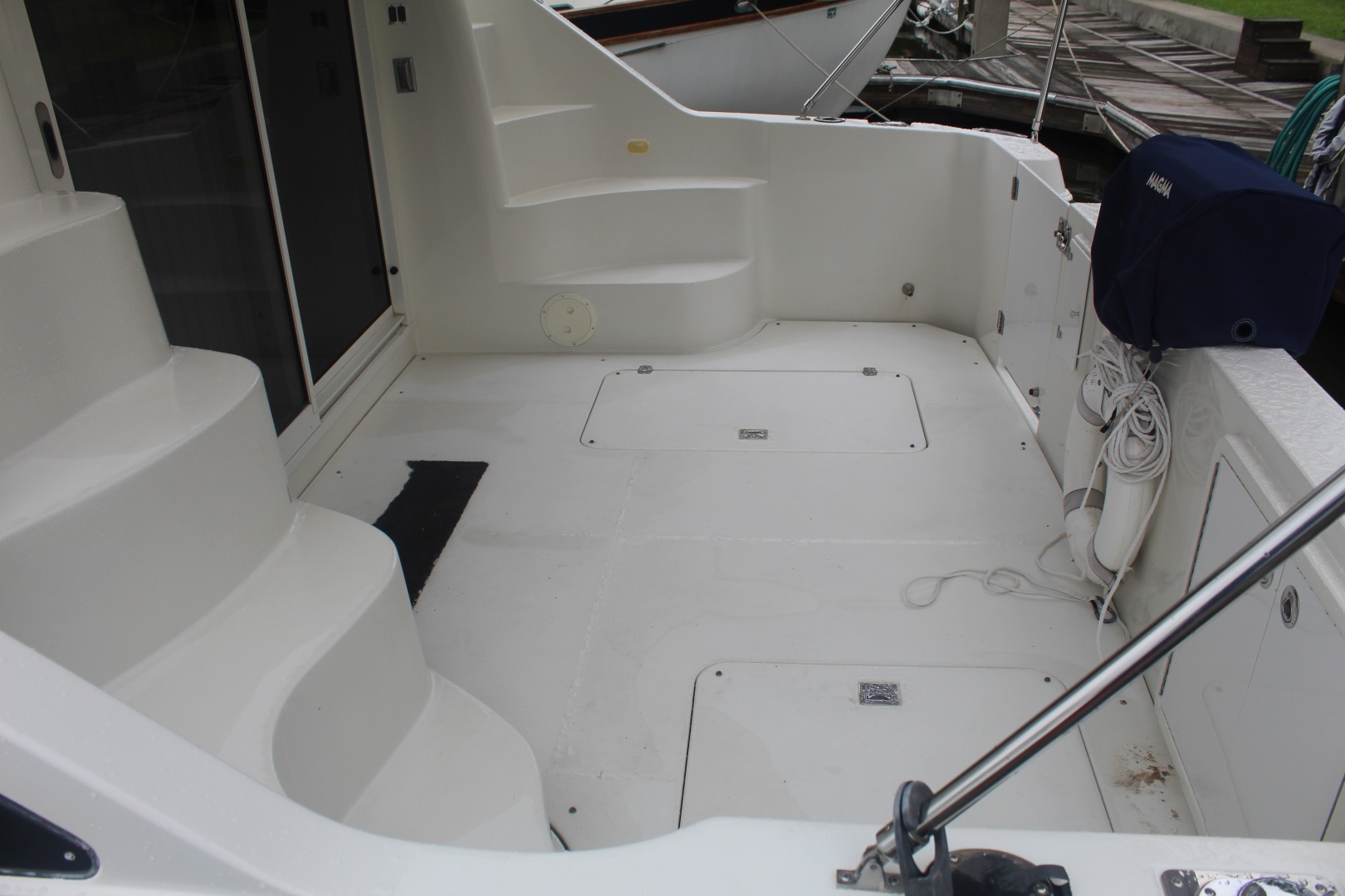 33ft Carver Yacht For Sale