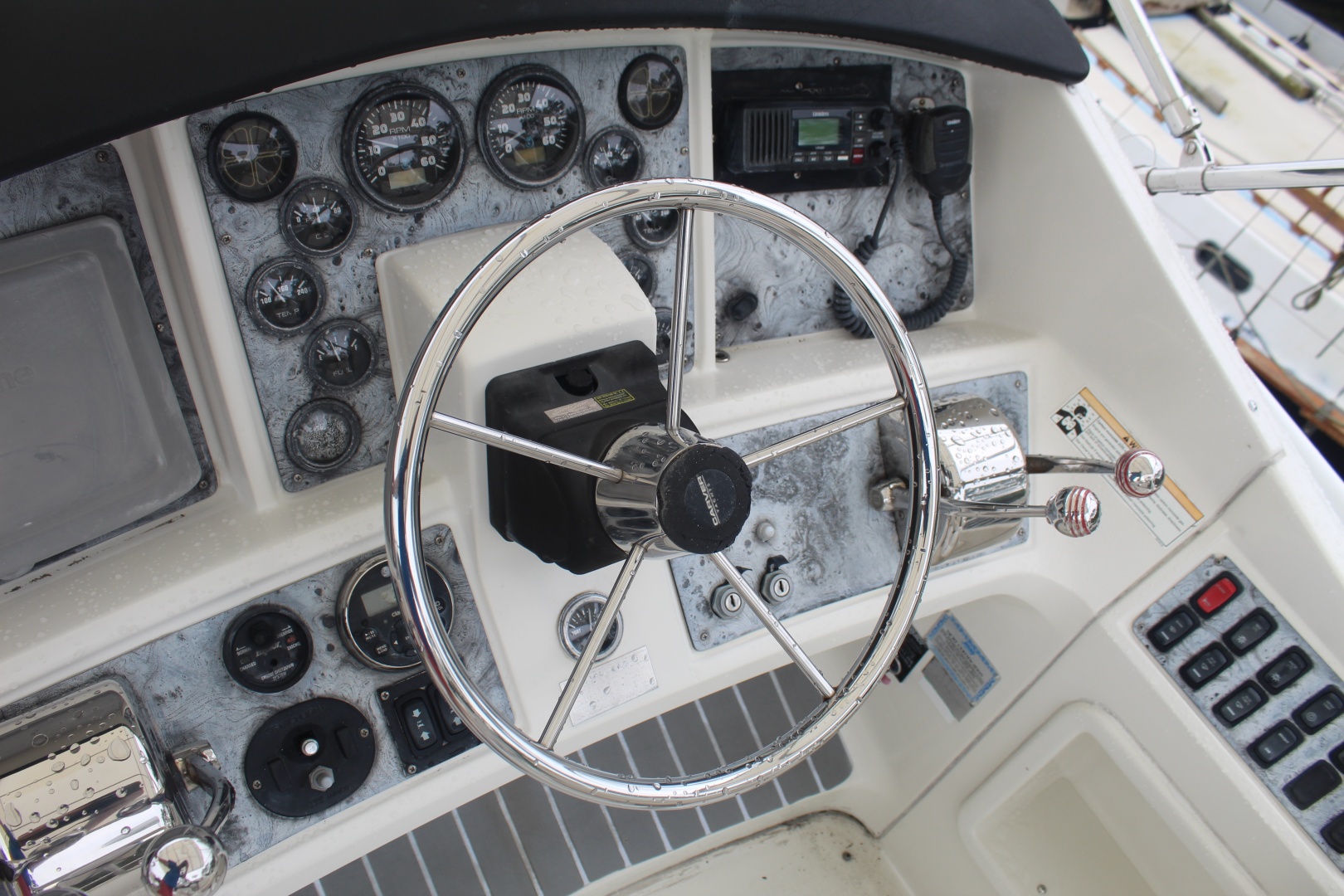 33ft Carver Yacht For Sale