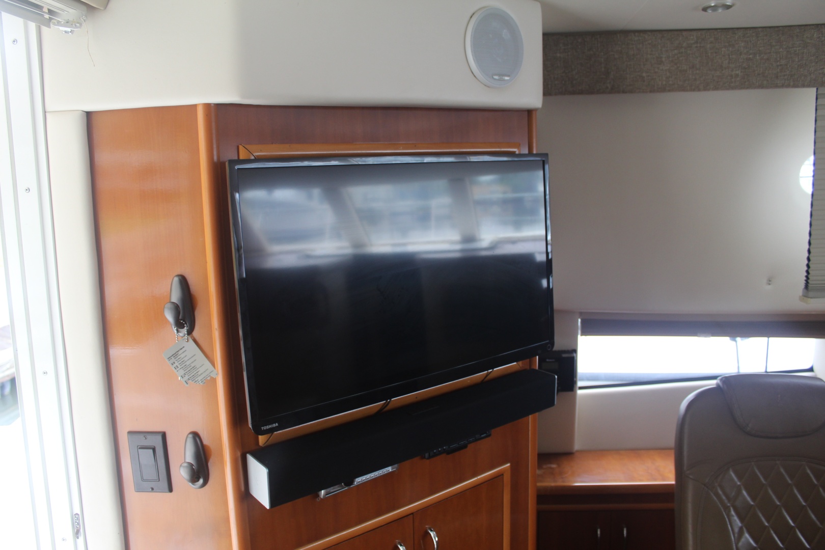33ft Carver Yacht For Sale
