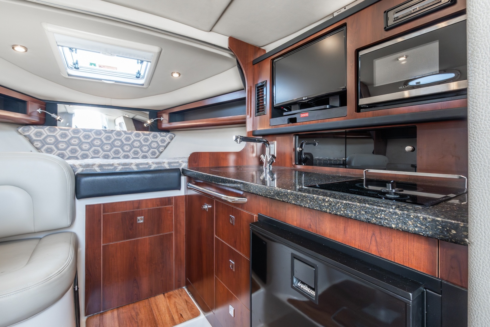 2016 Chaparral 290 Signature