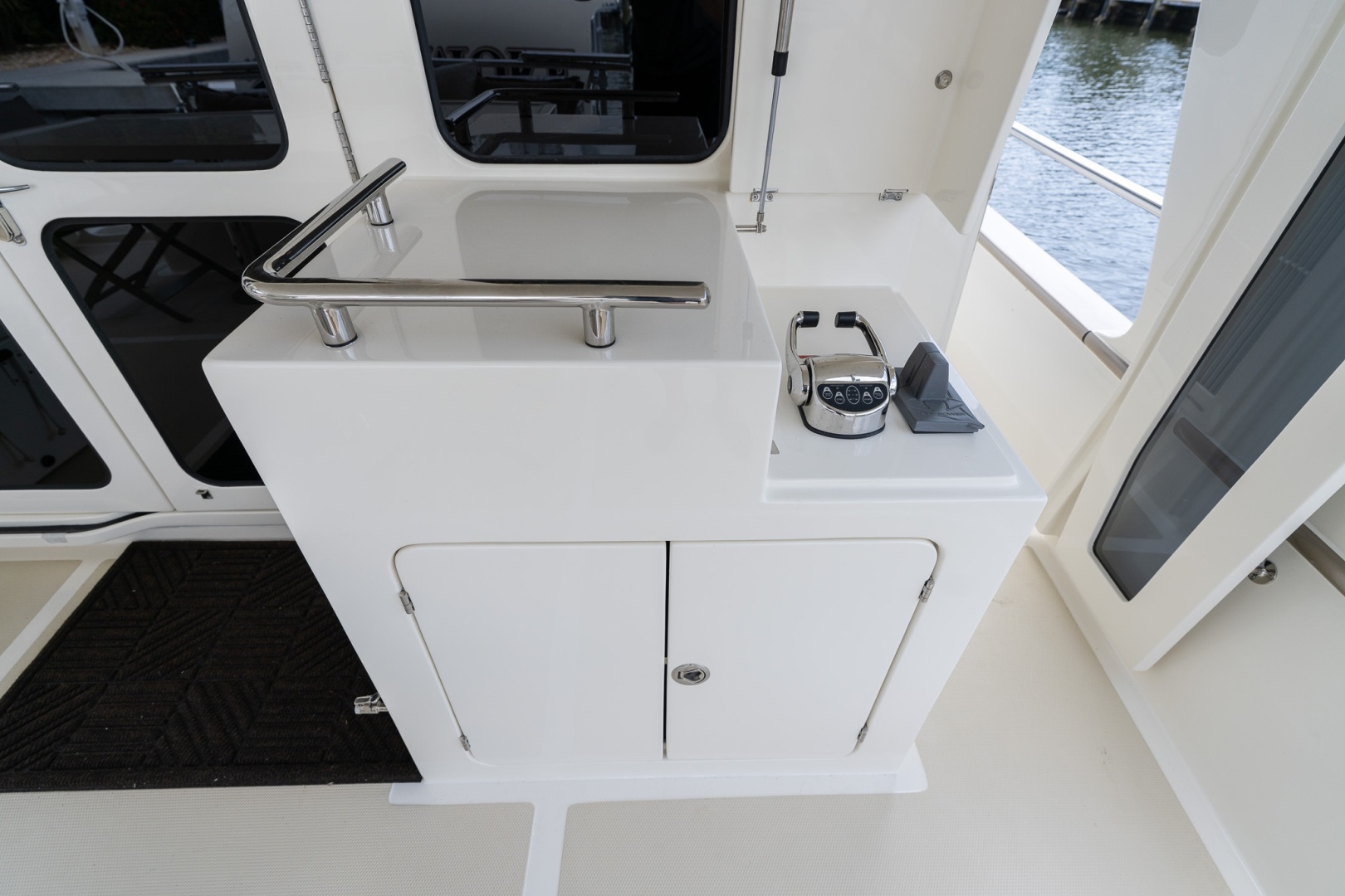 Marlow Explorer 62E-CB — SEA SMOKE - Photo 5