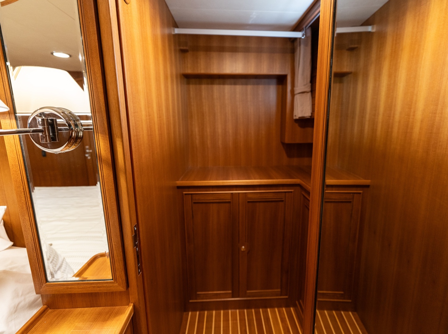 Marlow Explorer 62E-CB — SEA SMOKE - Photo 24