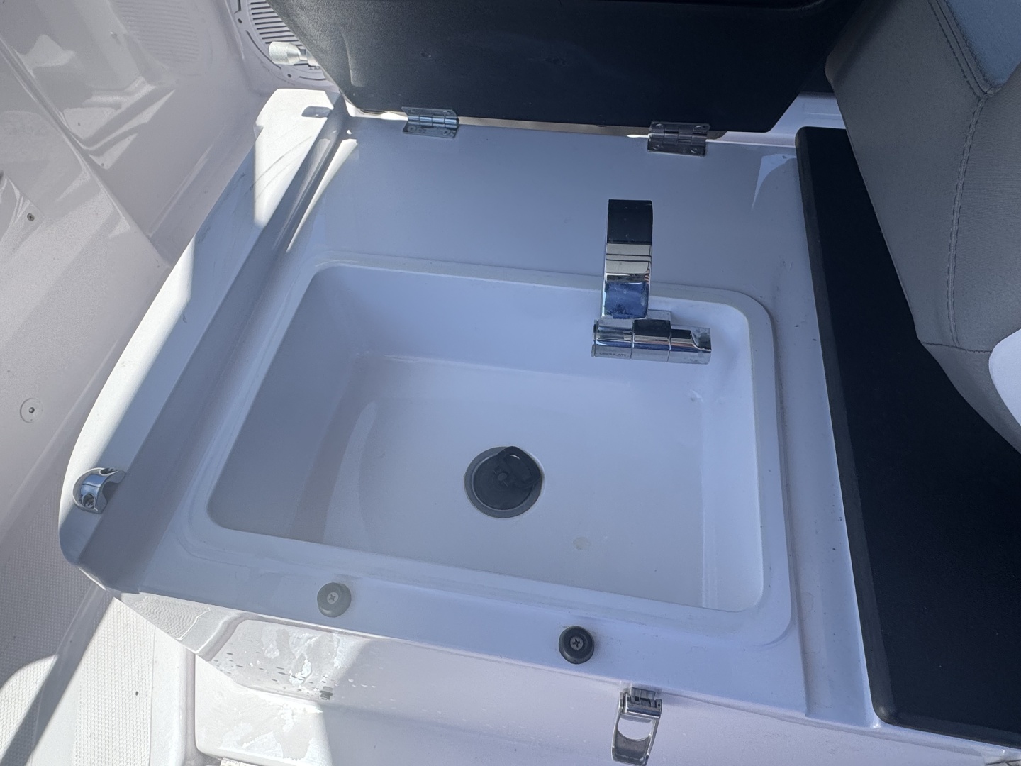 25ft Axopar Yacht For Sale 25ft Axopar Yacht For Sale