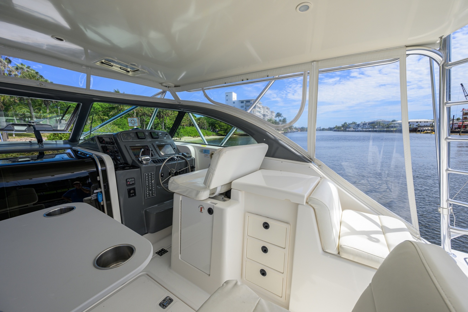 38ft Pursuit Yacht For Sale