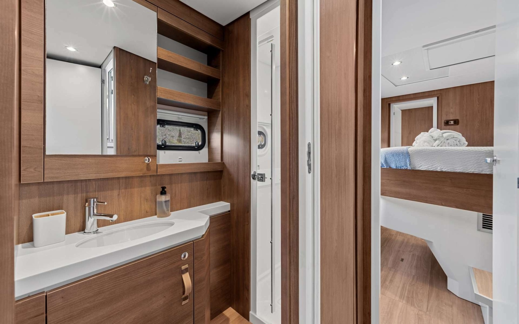 Bali 5.4 Yacht For Sale