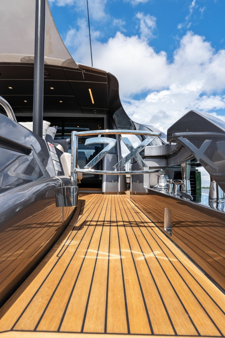 Pershing 7X Yacht For Sale