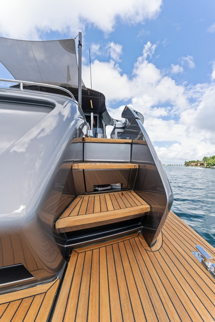 Pershing 7X Yacht For Sale
