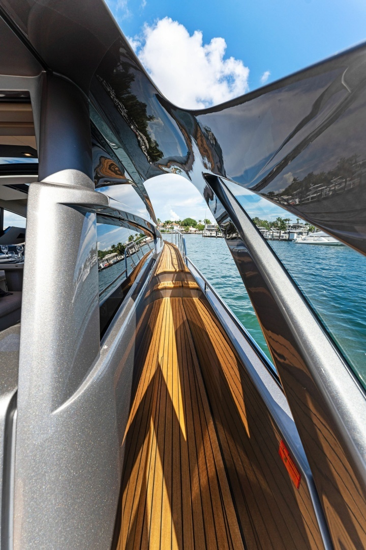 Pershing 7X Yacht For Sale