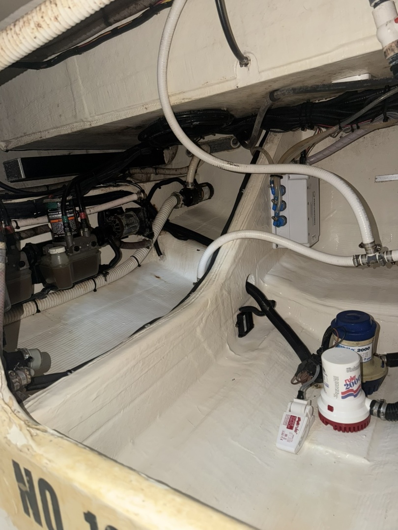 Edgewater 370CC — BLUE PEARL - Photo 15