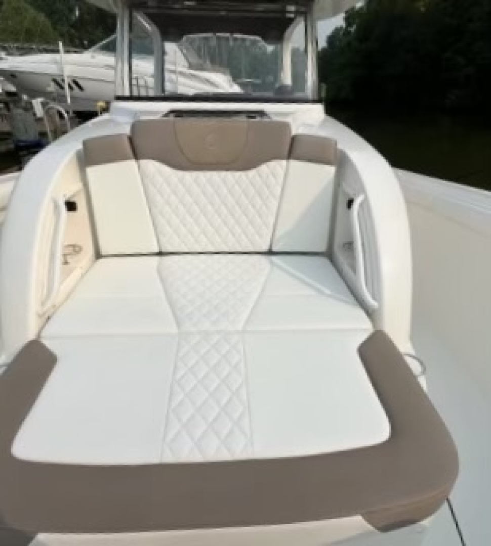 Edgewater 370CC — BLUE PEARL - Photo 2