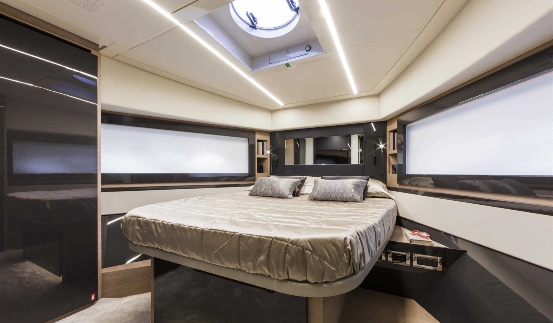 2018 Pershing 70 70ft Pershing Yacht For Sale