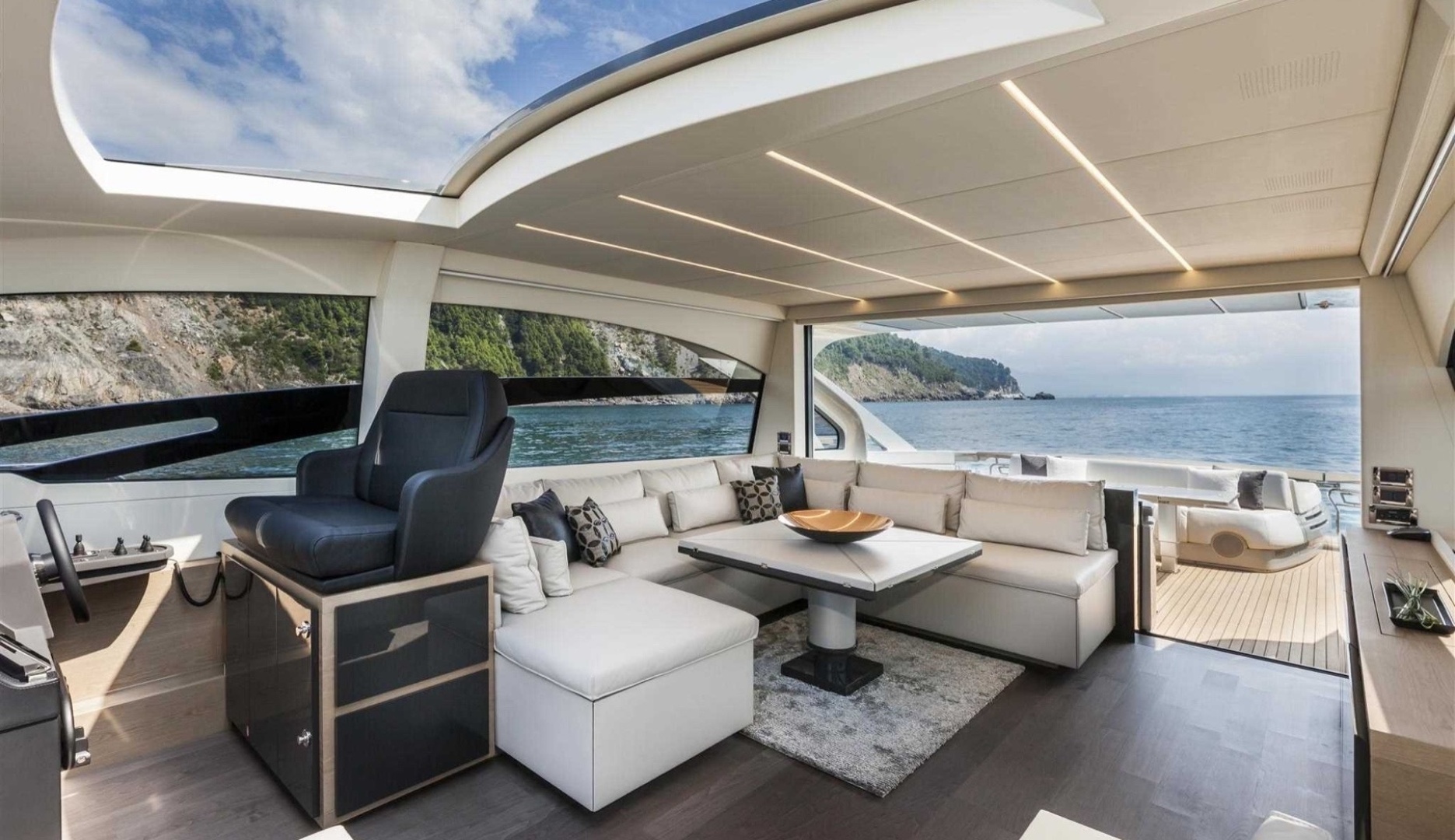 2018 Pershing 70 70ft Pershing Yacht For Sale